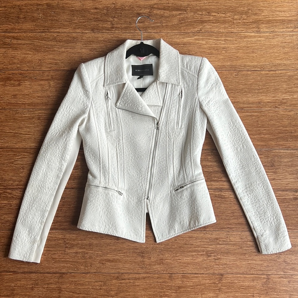 BCBGMaxAzria White Blazer with Zipper Details